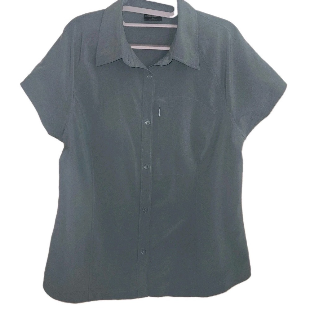 32 DEGREES Cool Sage Women's Button Down zippered Pocket Shirt   
MEDIUM